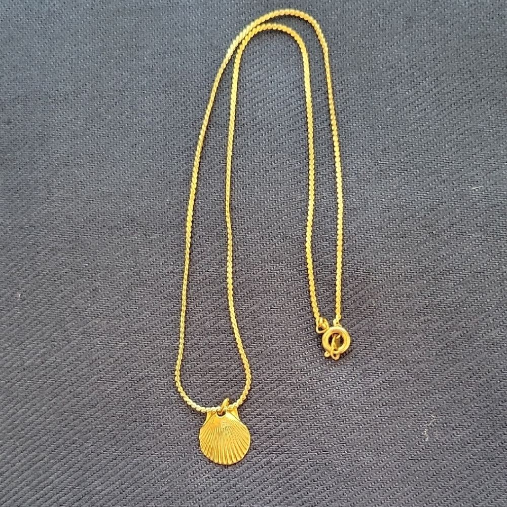 Faux Gold Shell Pendant Necklace